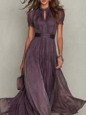 Flavia – Vestido Largo de Chifón con Escote Cruzado y Encaje