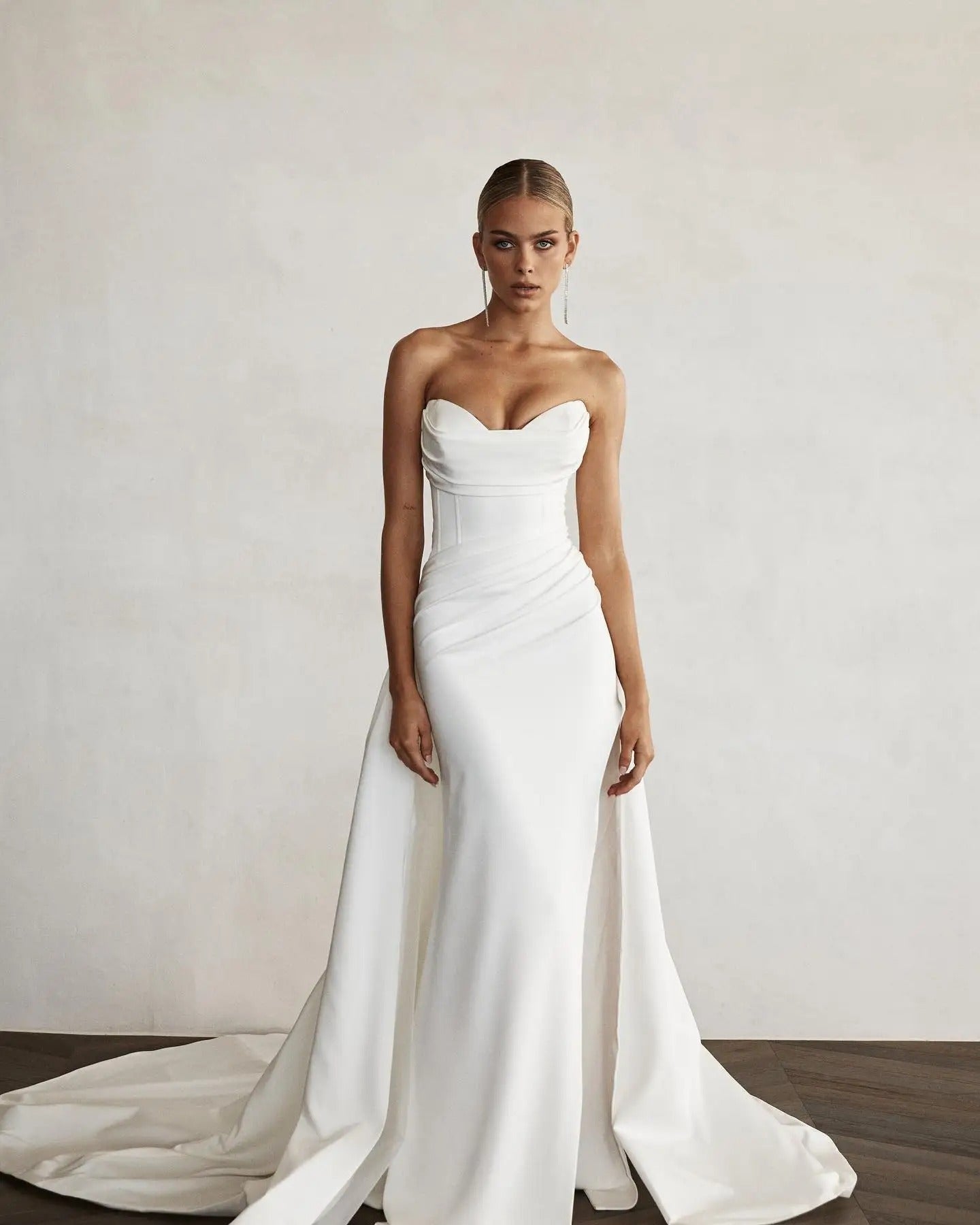 Elena | Vestido Largo Strapless con Escote Corazón y Falda Sirena